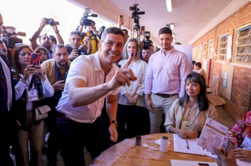 Presidenciales: primeros resultados del TREP dan ganador a Santiago Peña