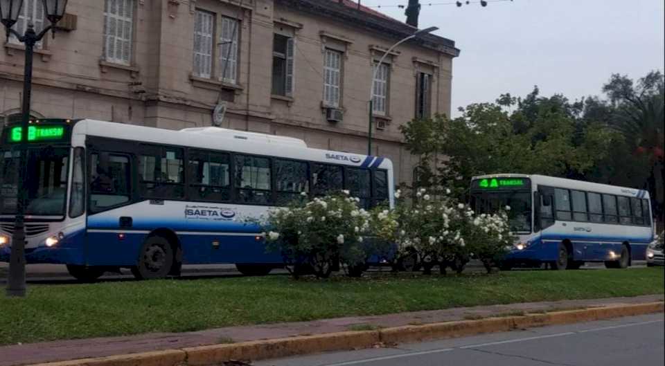 Servicio de colectivos para este domingo 30 y lunes 1 de mayo