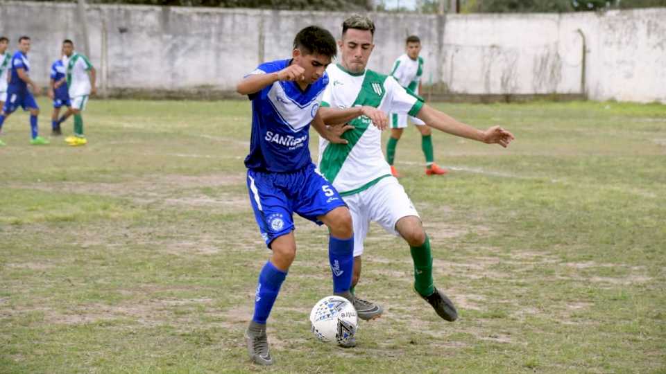 Vélez de San Ramón pegó de visitante y se mantiene como líder de la zona Banda