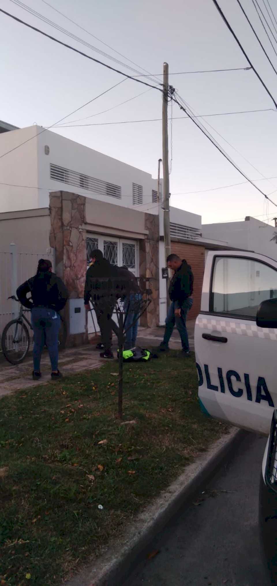 detuvieron-a-un-hombre-con-antecedentes-que-intento-abusar-de-una-policia-en-una-parada-de-colectivos