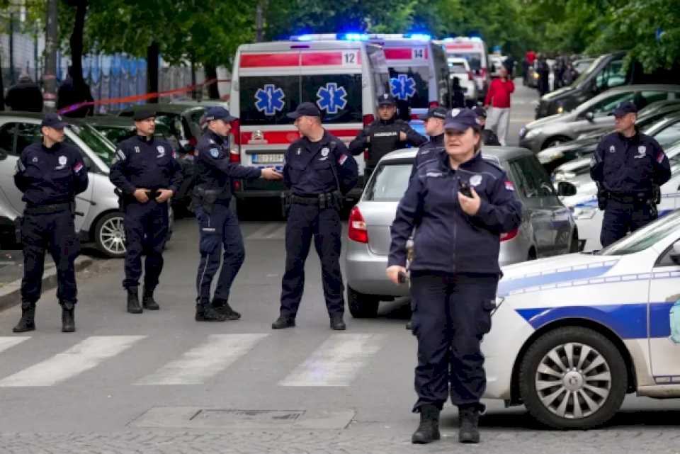 Un alumno mató a nueve personas en una escuela de Belgrado