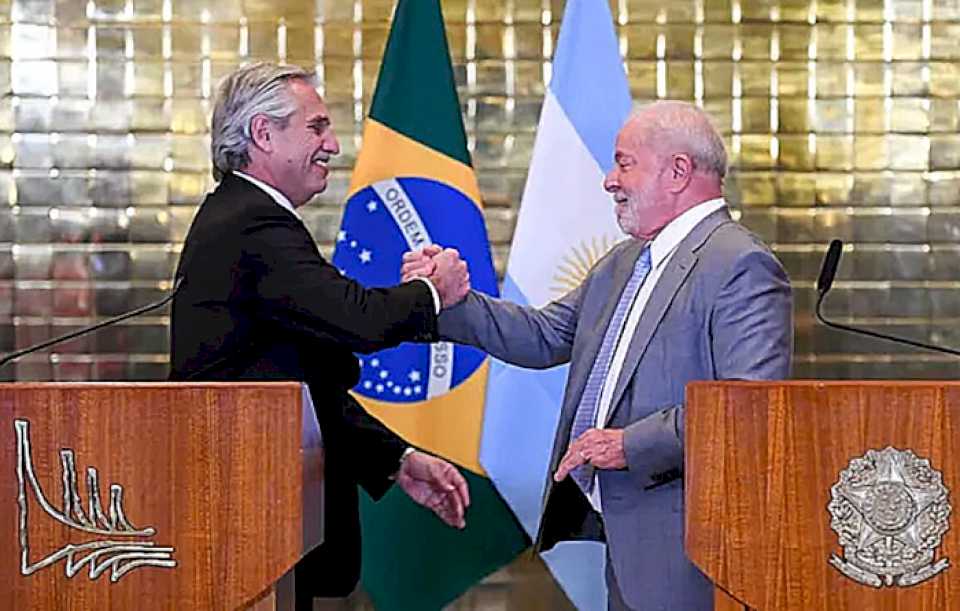 Brasil compromete su ayuda para superar la crisis cambiaria argentina