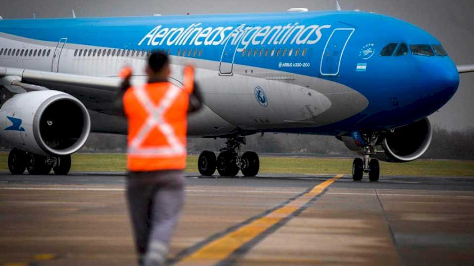 detuvieron-a-una-azafata-de-aerolineas-argentinas-que-amenazo-con-que-habia-una-bomba-a-un-vuelo-a-miami