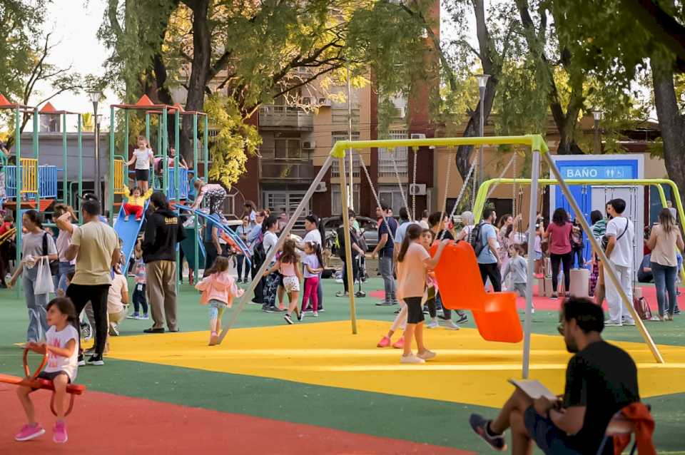 Renovación de la plaza Sáenz Peña, celebración con espectáculos en vivo