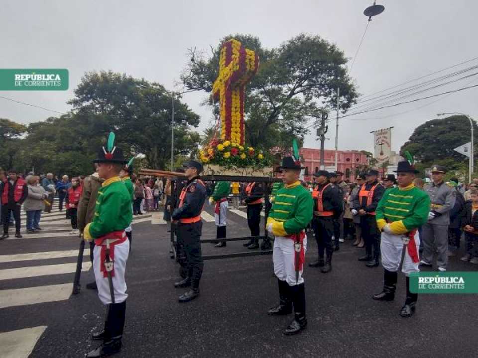 Video: se realiza la procesión por el Día de la Cruz de los Milagros