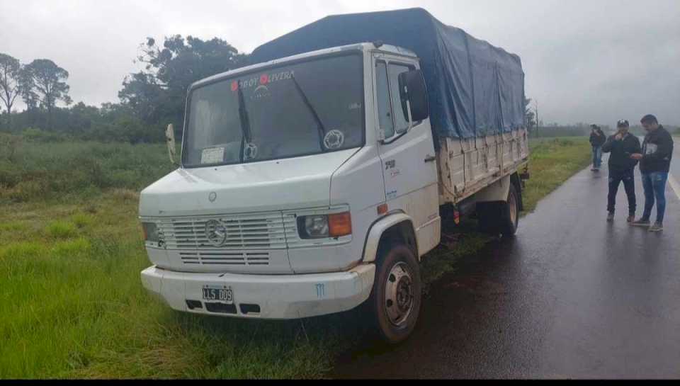 candelaria:-hallaron-el-camion-robado,-pero-sin-la-carga-de-mercaderia-y-sin-la-bateria