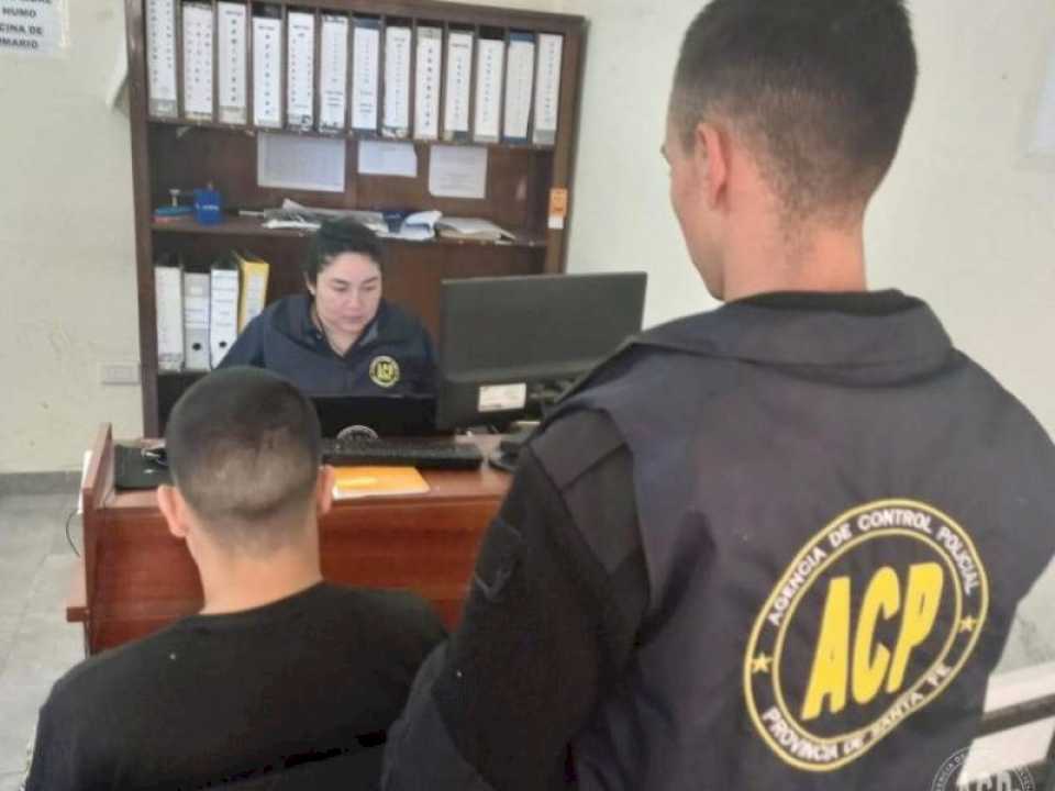 cayeron-cuatro-policias-sospechados-por-coimas-y-allanamiento-ilegal-en-venado-tuerto