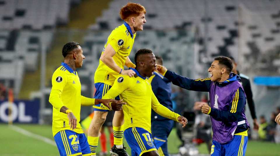 Boca logró un gran triunfo antes del Superclásico: venció 2-0 a Colo Colo y es puntero en la Copa Libertadores