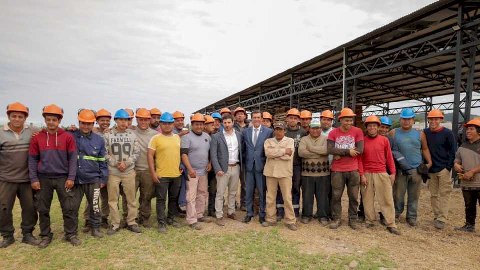 Carlos Sadir: entrega de maquinaria en el Arrayanal