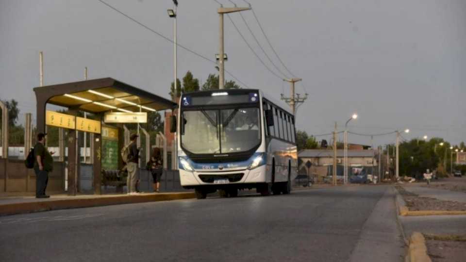 La municipalidad de Neuquén multará a Vía Bariloche por el paro de colectivos del pasado viernes