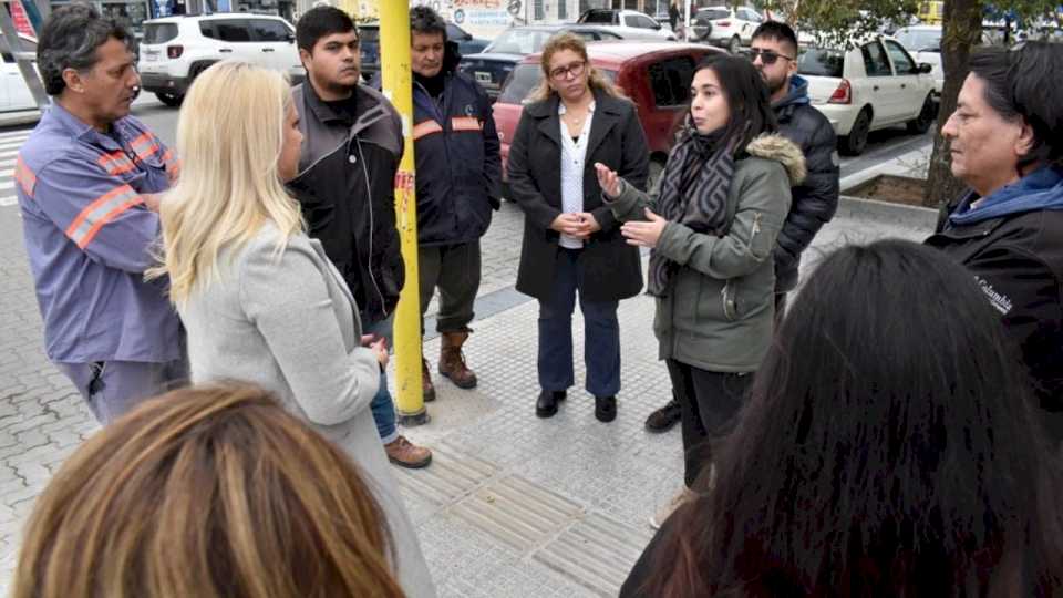 Dispositivo sonoro y baldosas accesibles en la Avenida Kirchner