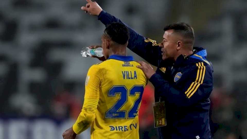 los-elogios-cruzados-en-boca-tras-el-triunfazo-en-chile-por-la-libertadores:-de-villa-para-el-dt-y-de-almiron-para-todos