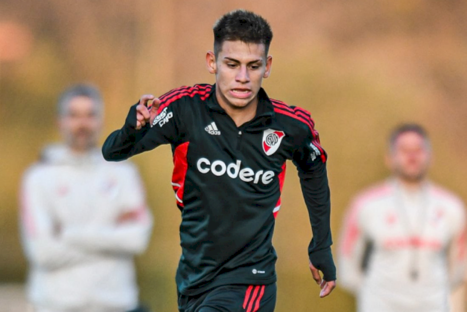 El «Diablito» Echeverri tuvo su primer entrenamiento del semestre con la Primera de River