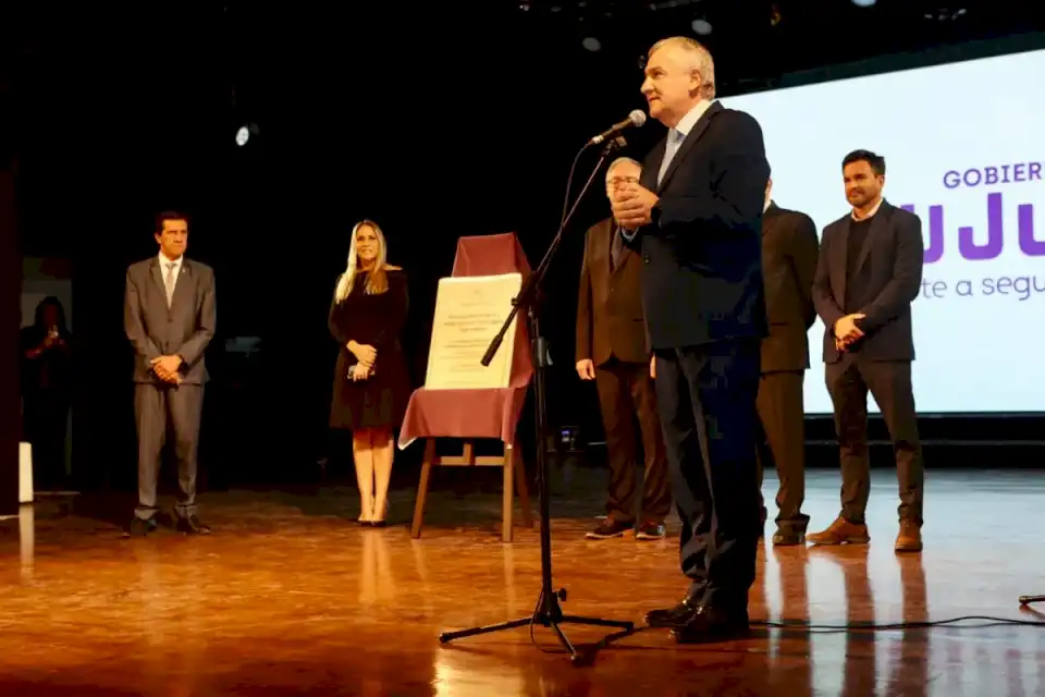 Morales inauguró la segunda etapa de recuperación del Teatro Mitre