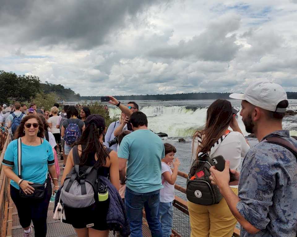 Más de 11 mil personas ya visitaron Cataratas el fin semana largo por el día del trabajador