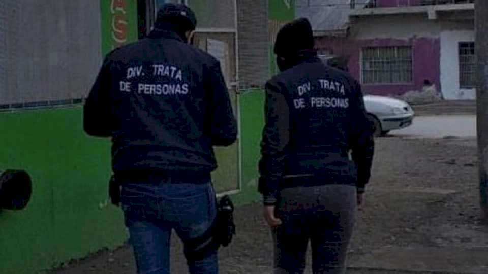 rescatan-a-siete-mujeres-en-santa-cruz-por-un-caso-de-trata-de-personas