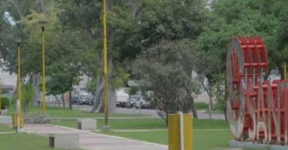 Se roban 22 reflectores de 200 watts en el Parque sin que nadie lo advierta