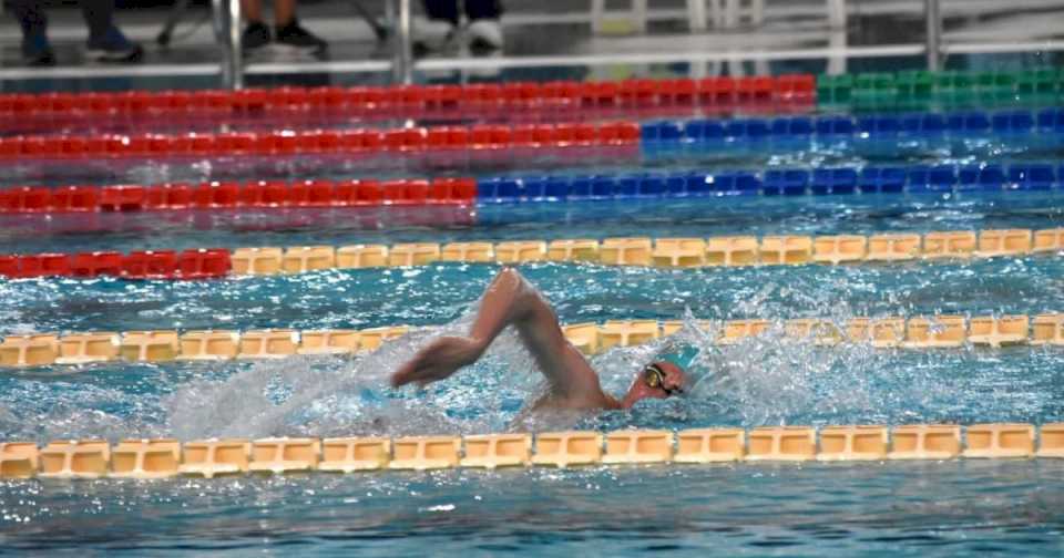 Después de transitar un grave trastorno alimenticio, una joven de Bariloche se coronó campeona nacional de natación