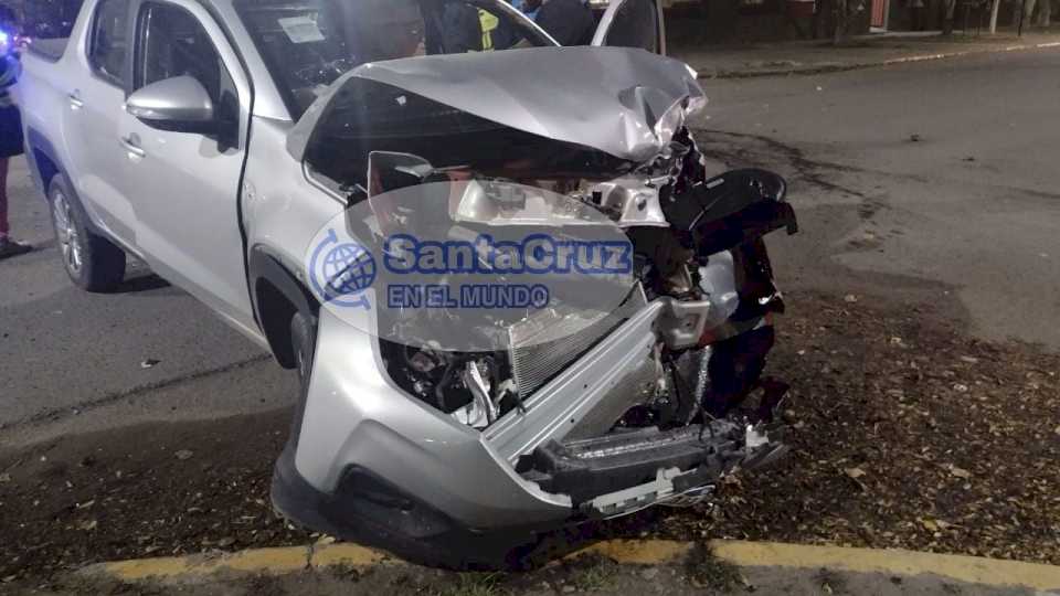 violenta-colision-en-rio-gallegos-deja-como-saldo-una-conductora-trasladada-al-hospital