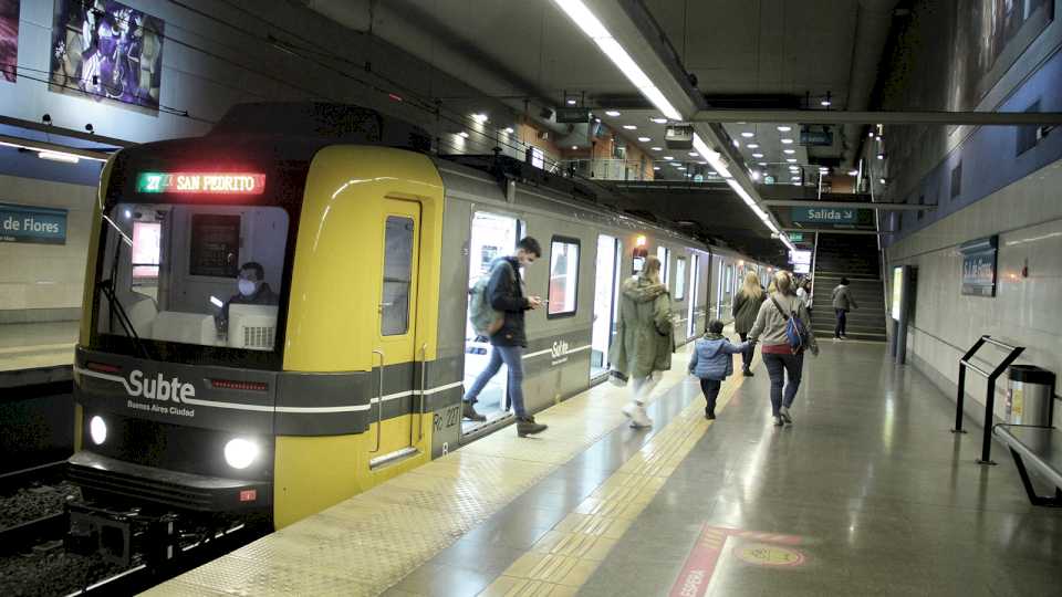 comenzo-un-nuevo-paro-de-tres-horas,-hoy-en-las-lineas-a-y-c-del-subte