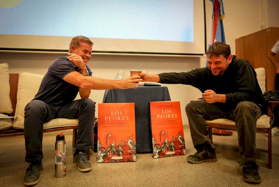 Grabois presentó su libro en Paraná junto a Piaggio