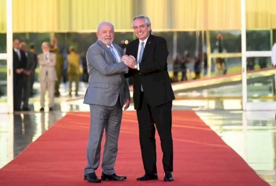 Lula prometió ayudar a Argentina ante el FMI para “sacarle el cuchillo del cuello”