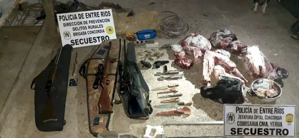 La Policía se topó con un arsenal y varios kilos de carne tras allanamiento en zona rural de Concordia