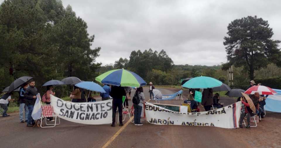 El FTEL corta totalmente la ruta 12 en San Ignacio