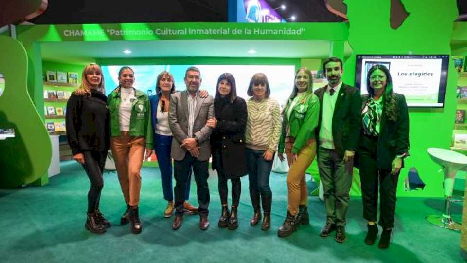 Con política y chamamé, Corrientes celebró su día en la Feria Internacional del Libro