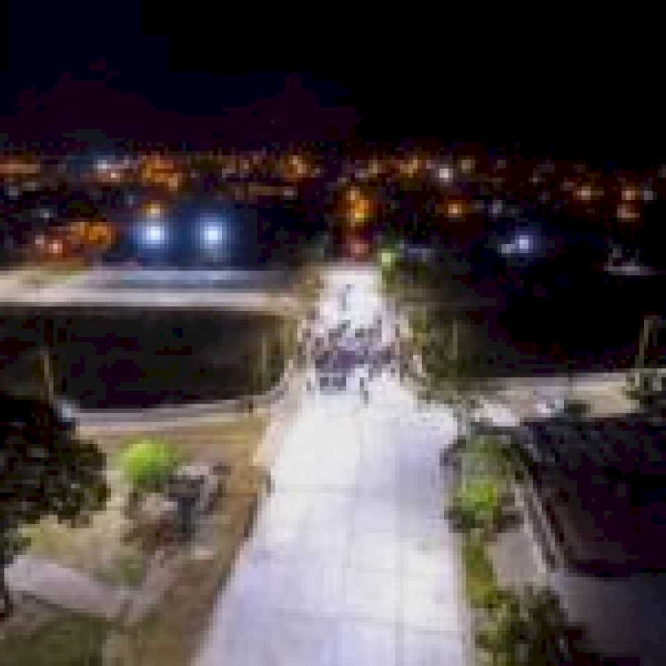 Inauguraron la nueva iluminación LED del puente que unirá a 3 barrios de San Pedro