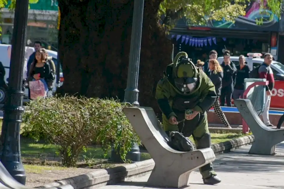 Un bolso sospechoso en Plaza Pringles alertó a la Policía de San Luis