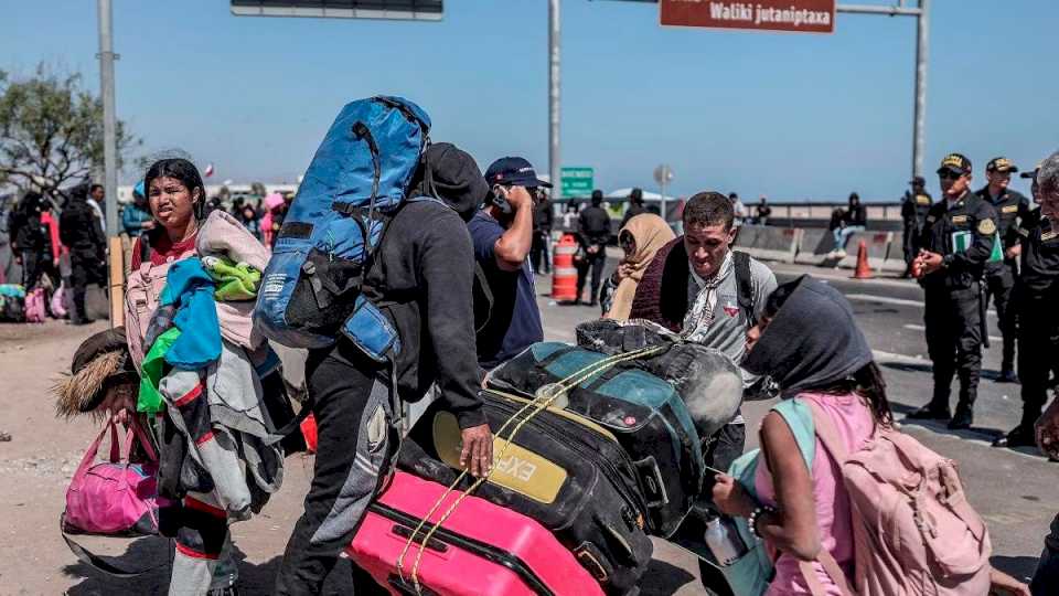 Un primer vuelo partirá este domingo desde Chile para repatriar a migrantes venezolanos