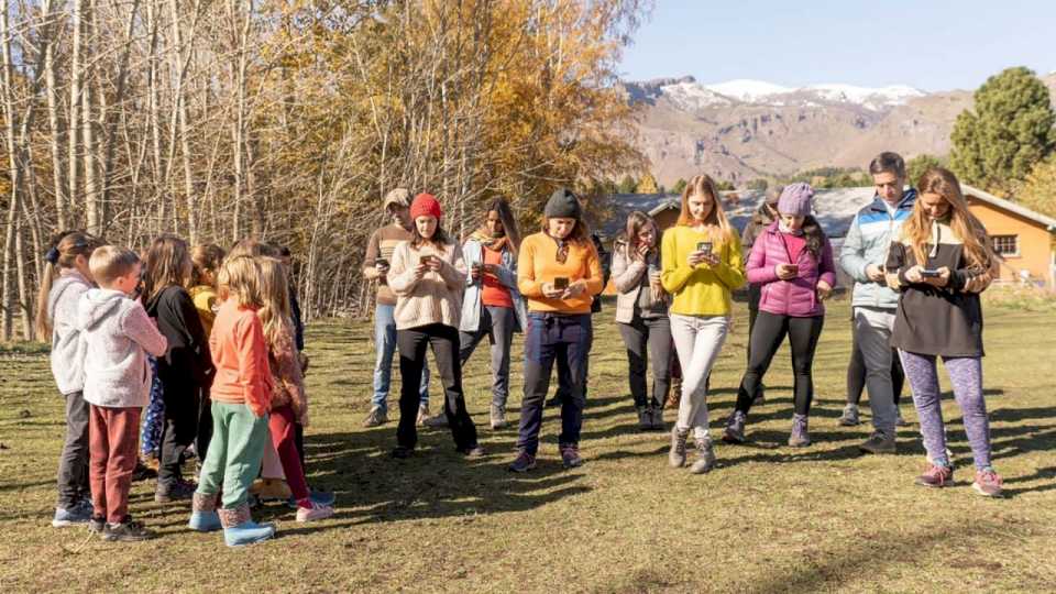 pasaron-dos-dias-sin-celulares-por-un-experimento-en-san-martin-de-los-andes