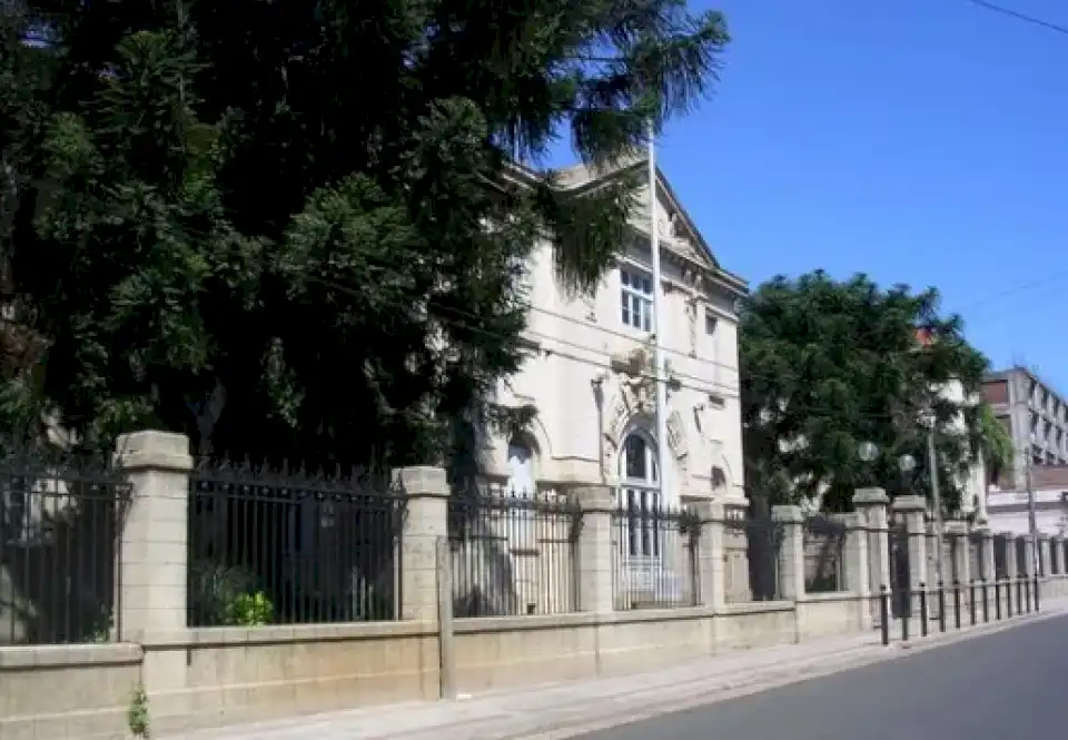 El gimnasio en la escuela ex Comercio 1 supera el 50 % de avance en su construcción