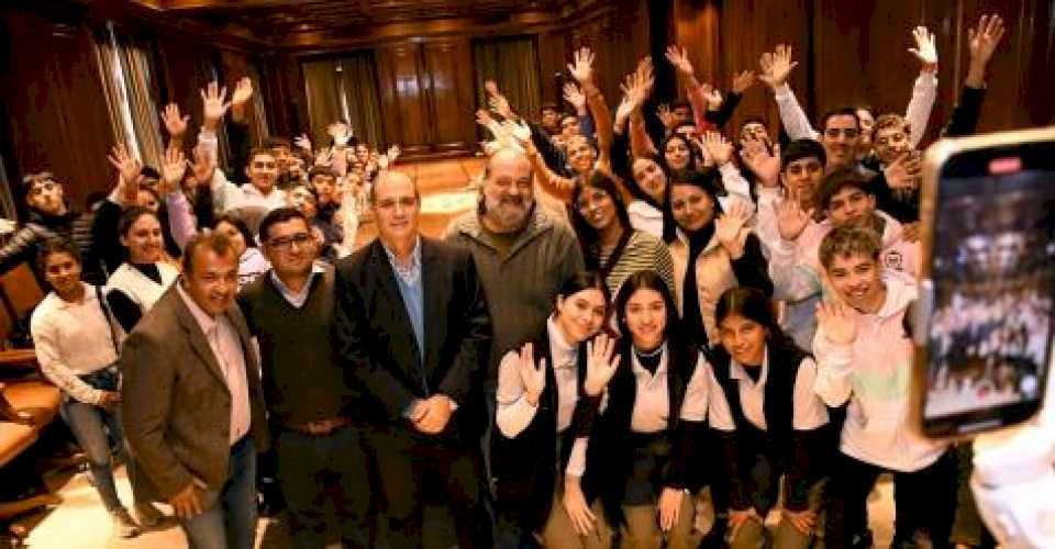 Alumnos de Tintina visitaron Casa de Gobierno