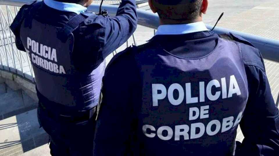 cordoba:-un-chico-entro-al-living-de-su-casa-y-encontro-a-sus-padres-muertos-de-un-disparo-en-la-cabeza