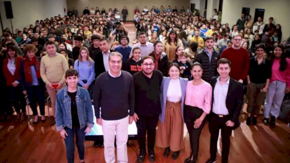 El Gobierno presentó a los becados del programa Enfoque