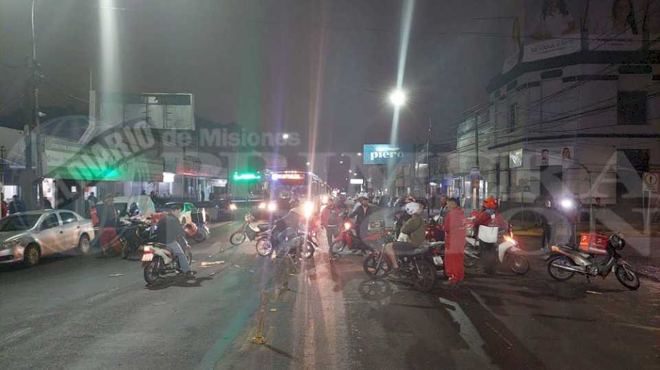 caso-pissani:-motodeliverys-cortaron-la-avenida-uruguay-en-protesta