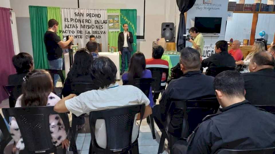 presentaron-libro-sobre-la-historia-de-san-pedro-actualizada-y-con-vision-cientifica