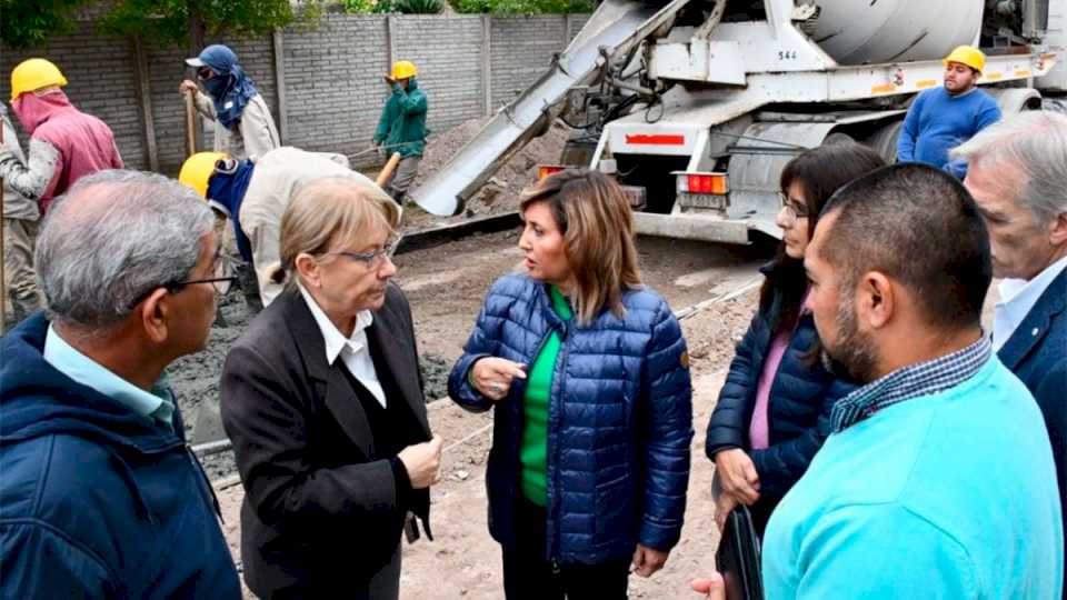 La intendente Fuentes destacó el avance de obra de pavimentación en los barrios Tradición y Mariano Moreno