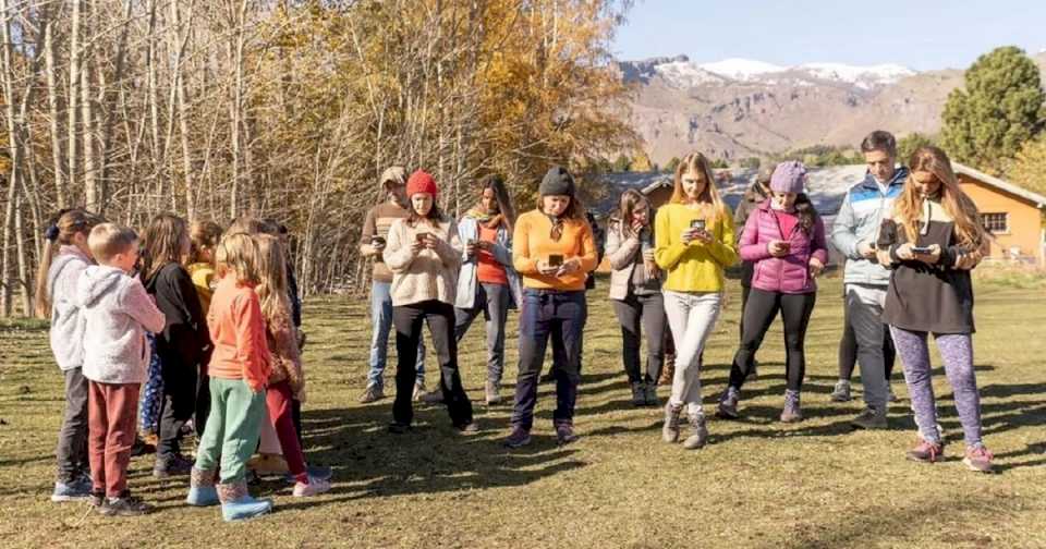 un-fin-de-semana-sin-conexion:-el-particular-desafio-de-un-grupo-de-padres-de-san-martin-de-los-andes