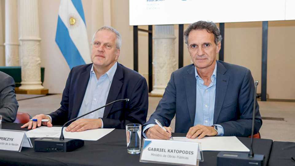 Katopodis y Perczyk firmaron convenios para obras en 10 universidades del país