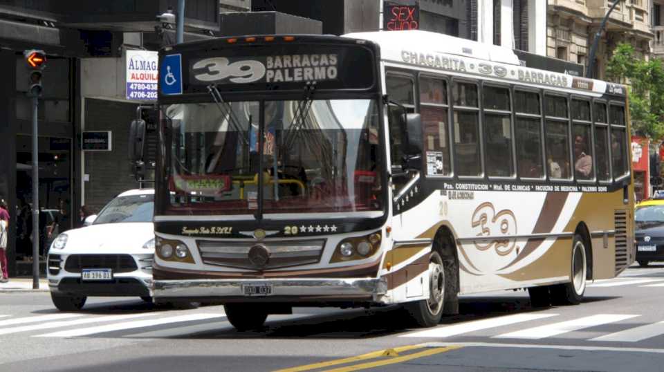 choque-cultural:-viajo-de-uruguay-a-buenos-aires-y-al-subir-a-un-colectivo-de-la-linea-39-quedo-en-shock