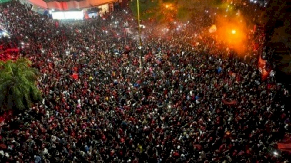 Los hinchas de Colón festejaron sus 118 años