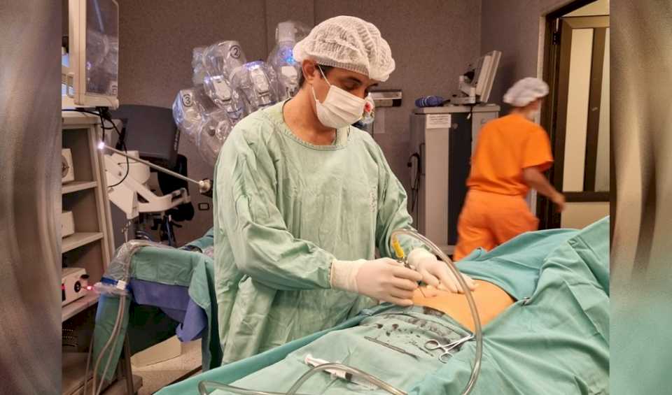 Con cirugía robótica se extrajo un tumor del duodeno a una paciente