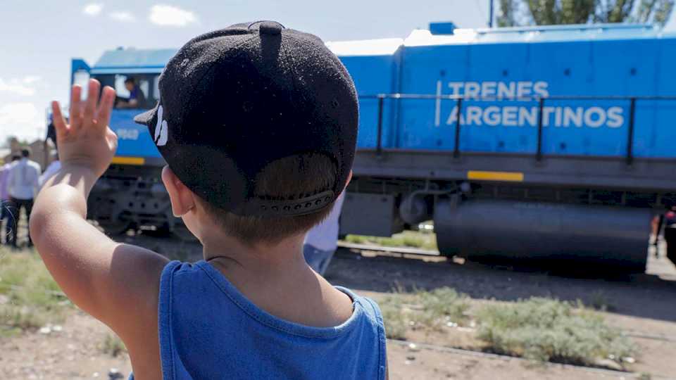 a-un-mes-y-medio-del-viaje-inaugural,-el-promocionado-tren-de-pasajeros-sigue-sin-llegar-a-mendoza