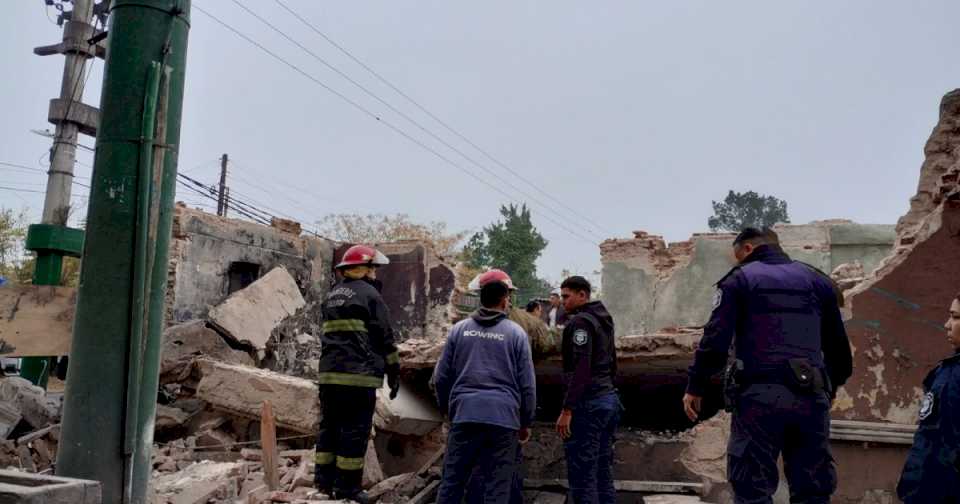 Se derrumbó una obra en construcción en Ituzaingó y buscan a trabajadores atrapados