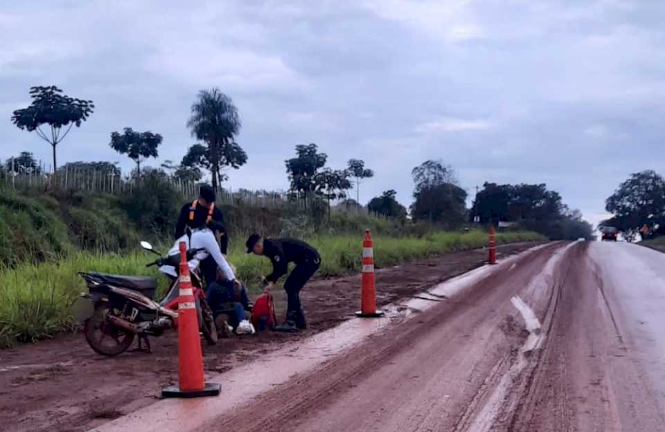 Joven despistó con su moto en Oberá y resultó lesionada