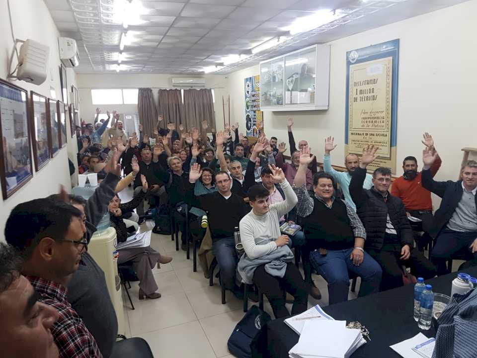 El congreso de Amet votó reducir el aporte sindical de los docentes jubilados