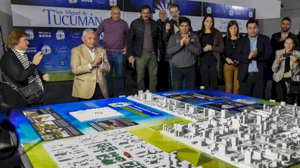 «Una síntesis de las obras que se realizaron»: la Capital reflejó «su transformación» en una maqueta